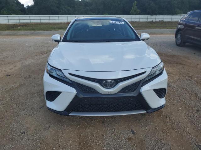 4T1B61HKXJU083834 - 2018 TOYOTA CAMRY XSE თეთრი ფოტო 5
