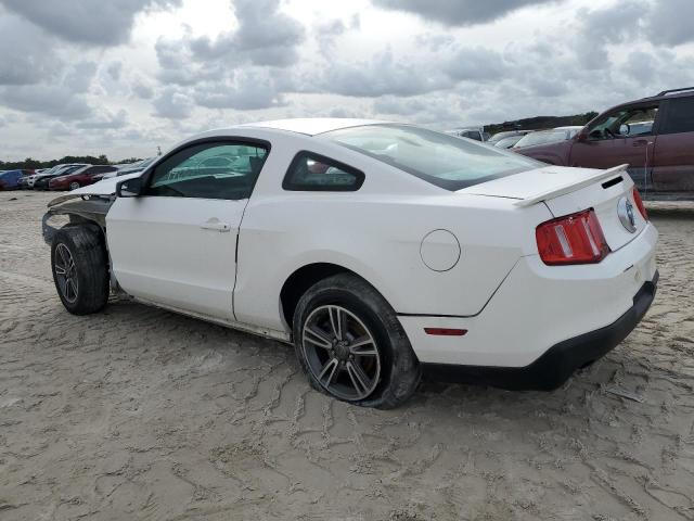 1ZVBP8AM5C5211560 - 2012 FORD MUSTANG WHITE photo 2