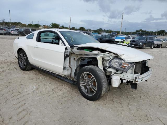 1ZVBP8AM5C5211560 - 2012 FORD MUSTANG WHITE photo 4
