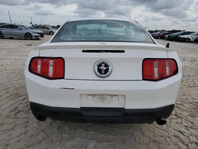 1ZVBP8AM5C5211560 - 2012 FORD MUSTANG WHITE photo 6