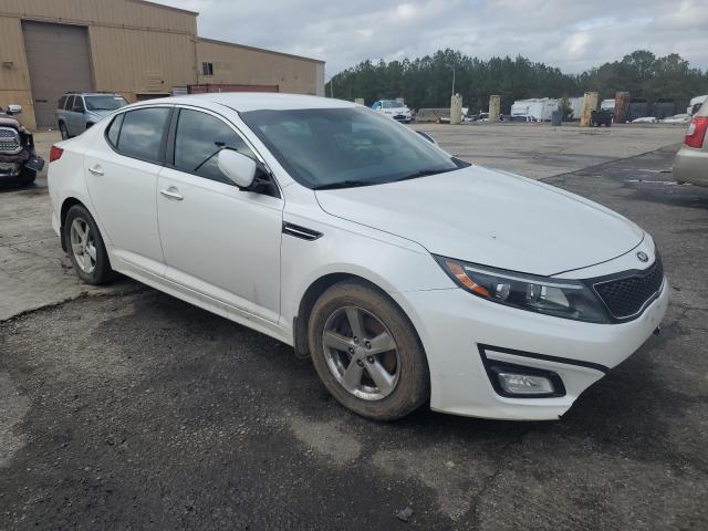 KNAGM4A73F5626981 - 2015 KIA OPTIMA LX WHITE photo 4