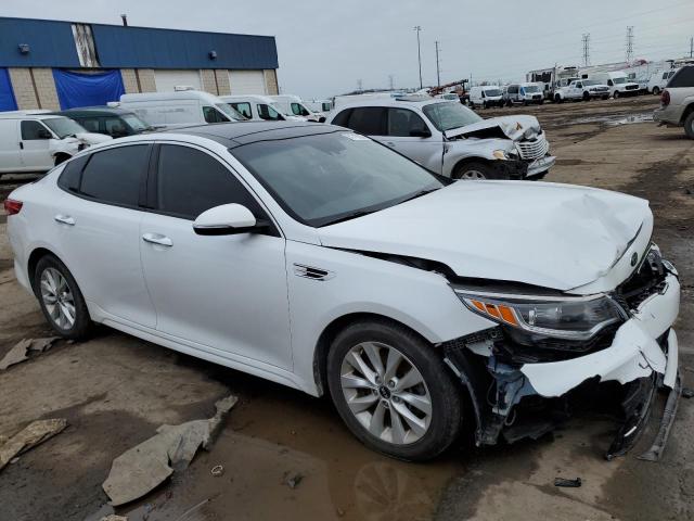 5XXGU4L35JG245022 - 2018 KIA OPTIMA EX WHITE photo 4