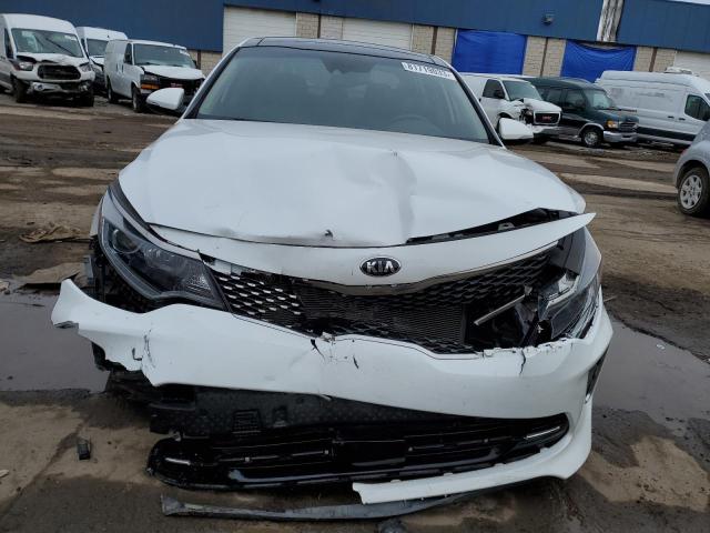 5XXGU4L35JG245022 - 2018 KIA OPTIMA EX WHITE photo 5