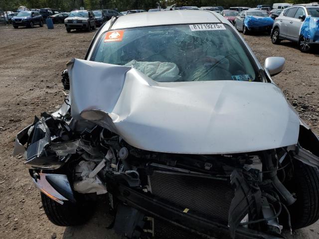 3N1CN7AP1JK402805 - 2018 NISSAN VERSA S ვერცხლისფერი ფოტო 11