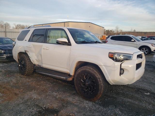 JTEBU5JR4E5201767 - 2014 TOYOTA 4RUNNER SR5 WHITE photo 4