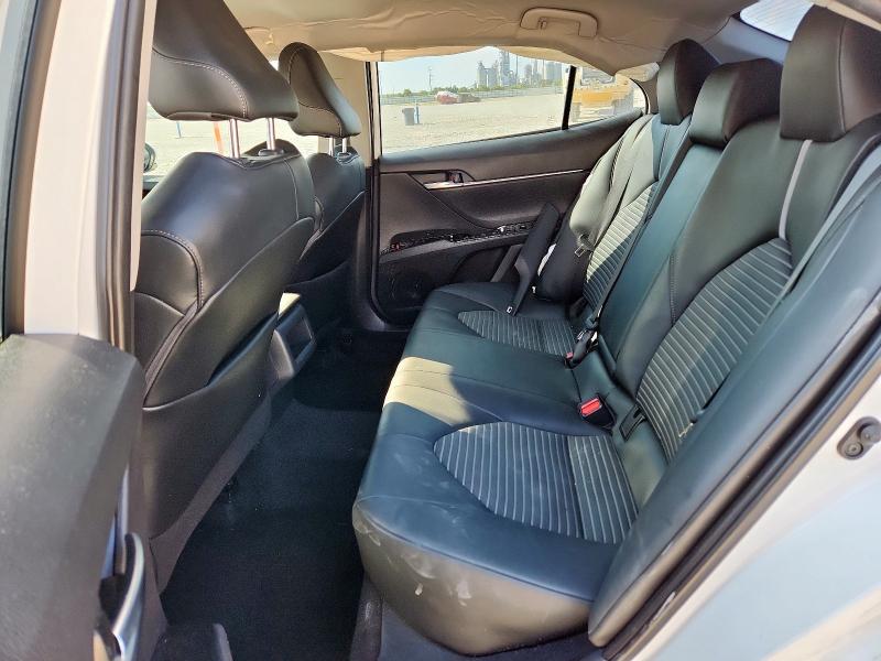 4T1M11AK7LU979318 - 2020 TOYOTA CAMRY SE WHITE photo 10