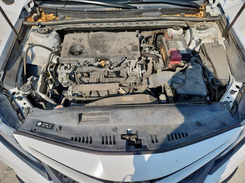 4T1M11AK7LU979318 - 2020 TOYOTA CAMRY SE WHITE photo 11