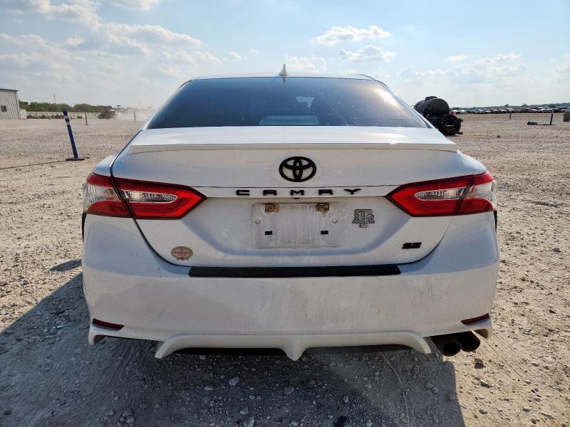 4T1M11AK7LU979318 - 2020 TOYOTA CAMRY SE WHITE photo 6