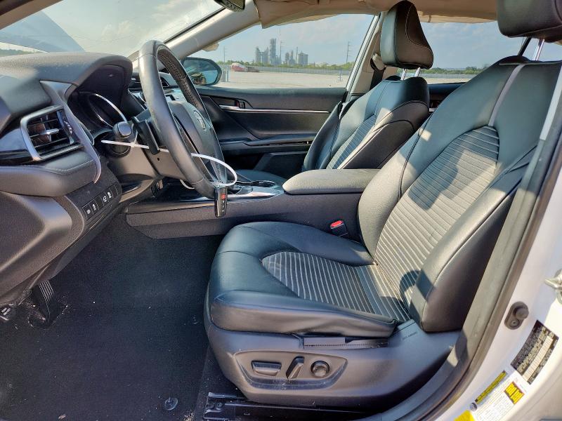 4T1M11AK7LU979318 - 2020 TOYOTA CAMRY SE WHITE photo 7