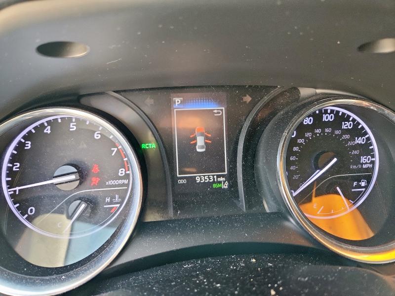 4T1M11AK7LU979318 - 2020 TOYOTA CAMRY SE WHITE photo 9