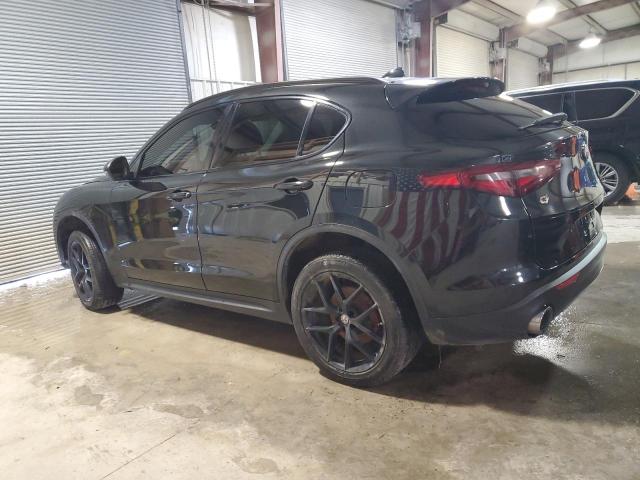 ZASFAKPN0J7B82996 - 2018 ALFA ROMEO STELVIO SPORT Schwarz Foto 2