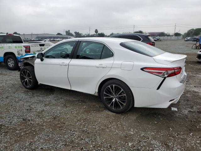 4T1B11HK0JU104771 - 2018 TOYOTA CAMRY L თეთრი ფოტო 2