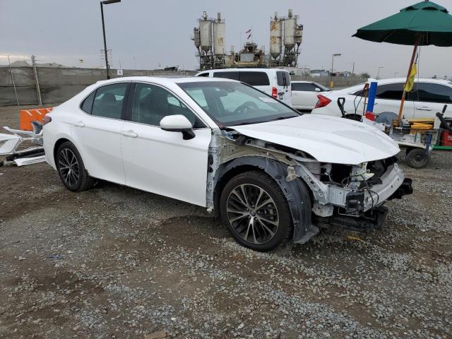 4T1B11HK0JU104771 - 2018 TOYOTA CAMRY L თეთრი ფოტო 4