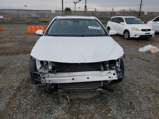 4T1B11HK0JU104771 - 2018 TOYOTA CAMRY L თეთრი ფოტო 5