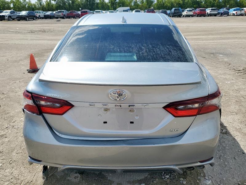 4T1T11AK5RU905061 - 2024 TOYOTA CAMRY SE NIGHT SHADE SILVER photo 6