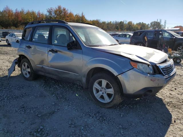 JF2SH6BC0AH900977 - 2010 SUBARU FORESTER XS Silber Foto 4