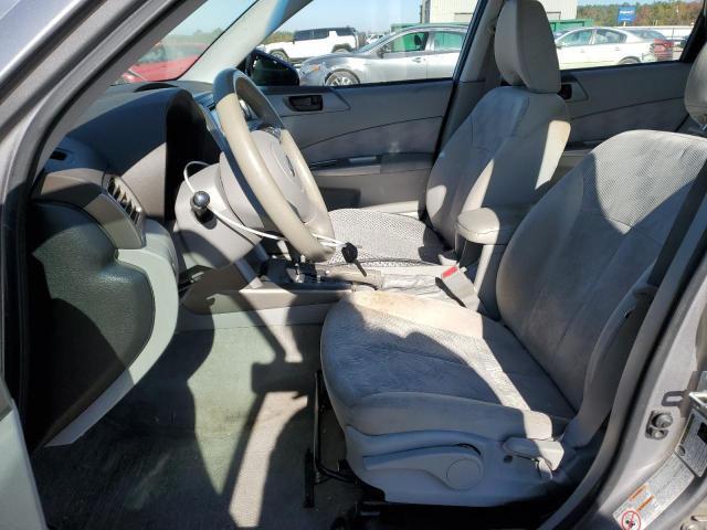 JF2SH6BC0AH900977 - 2010 SUBARU FORESTER XS Silber Foto 7