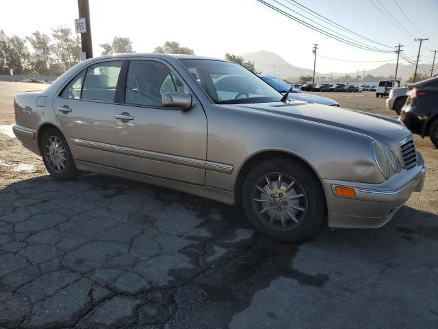 WDBJF65J7YB019974 - 2000 MERCEDES-BENZ E 320 金色 照片 4