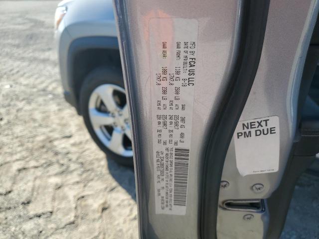 3C4NJDBB2KT592628 - 2019 JEEP COMPASS LATITUDE Silber Foto 13