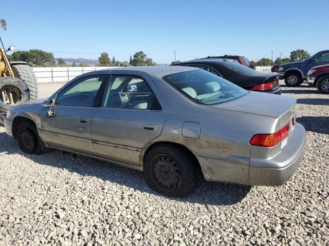 JT2BG22K5Y0470771 - 2000 TOYOTA CAMRY CE SILVER photo 2