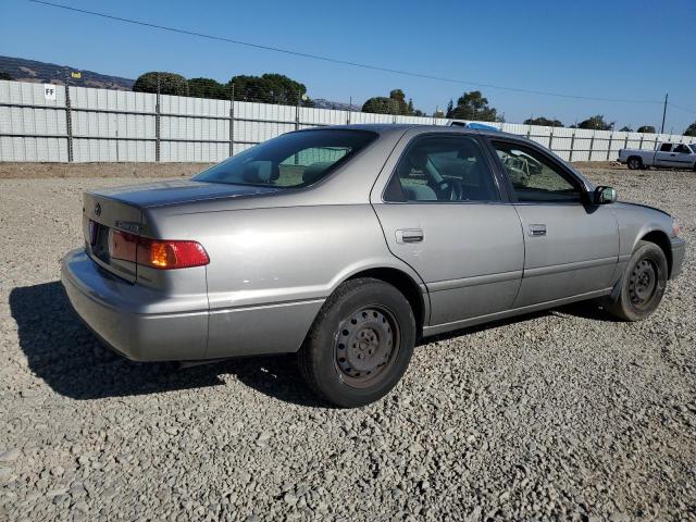 JT2BG22K5Y0470771 - 2000 TOYOTA CAMRY CE SILVER photo 3
