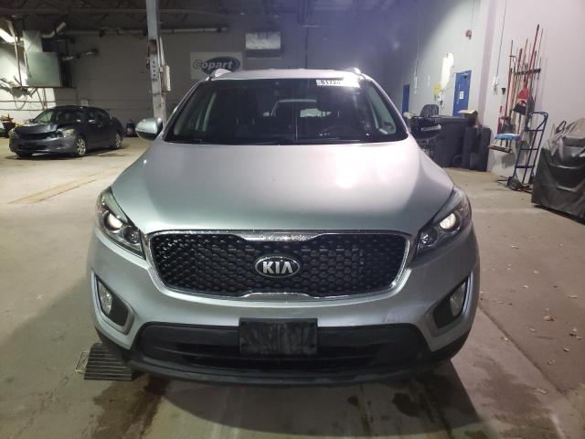 5XYPG4A31GG145109 - 2016 KIA SORENTO LX SILVER photo 5