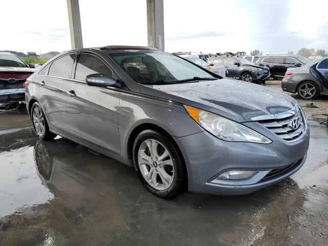 5NPEC4AC4DH548685 - 2013 HYUNDAI SONATA SE SILVER photo 4