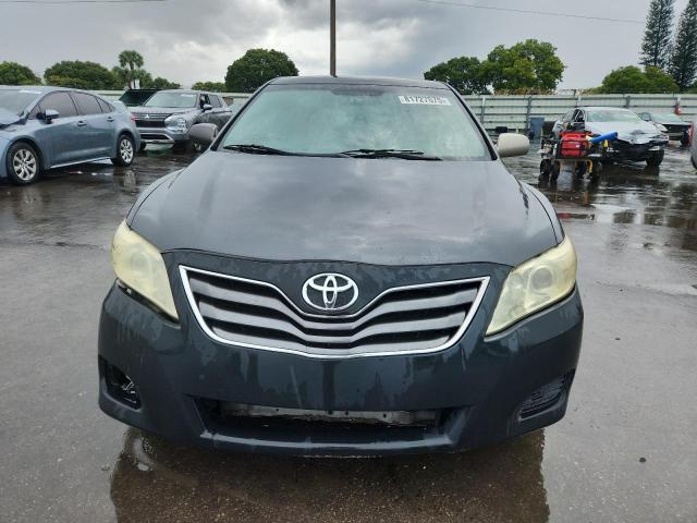 4T1BF3EK4AU044429 - 2010 TOYOTA CAMRY BASE GRAY photo 5