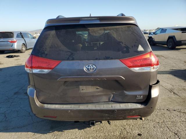 5TDDK3DC5BS004255 - 2011 TOYOTA SIENNA XLE Grau Foto 6