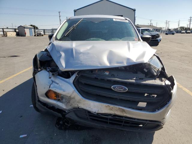 1FMCU0F78JUB20561 - 2018 FORD ESCAPE S فضي صورة 5