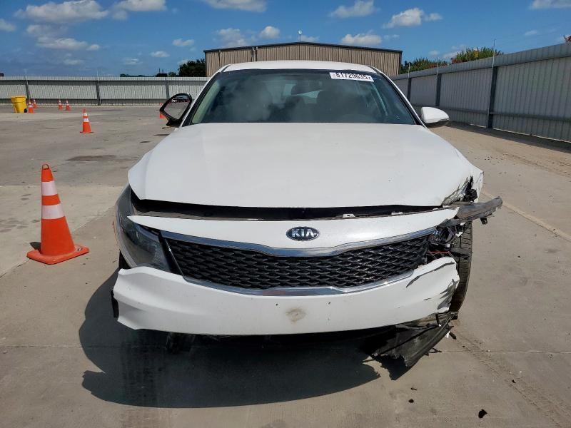 5XXGT4L36JG256761 - 2018 KIA OPTIMA LX თეთრი ფოტო 5