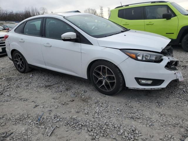 1FADP3H23HL346791 - 2017 FORD FOCUS SEL WHITE photo 4