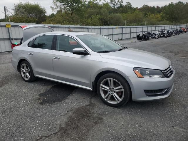 1VWBT7A30EC050028 - 2014 VOLKSWAGEN PASSAT SE SILVER photo 4