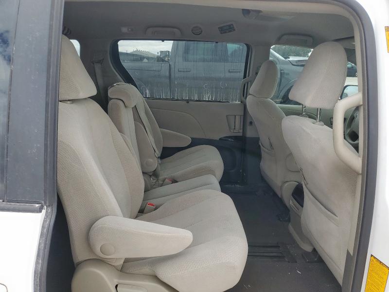 5TDKK3DCXDS304562 - 2013 TOYOTA SIENNA LE أبيض صورة 11