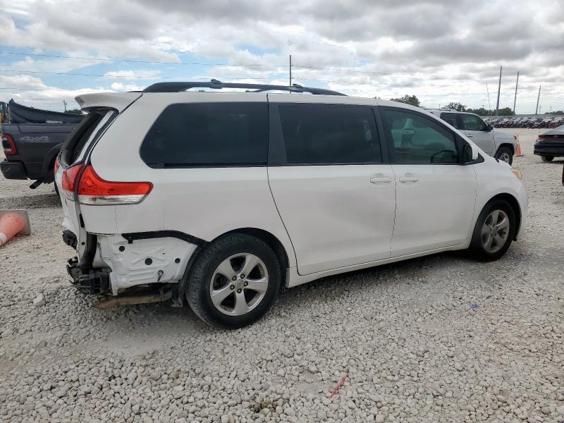 5TDKK3DCXDS304562 - 2013 TOYOTA SIENNA LE أبيض صورة 3