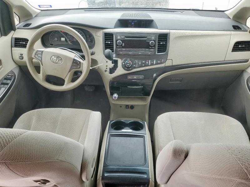 5TDKK3DCXDS304562 - 2013 TOYOTA SIENNA LE أبيض صورة 8