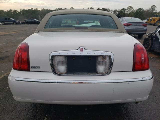 1LNHM82W8YY790759 - 2000 LINCOLN TOWN CAR SIGNATURE WHITE photo 6