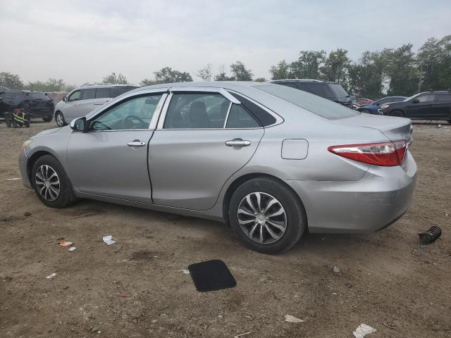4T4BF1FK5FR477516 - 2015 TOYOTA CAMRY LE SILVER photo 2