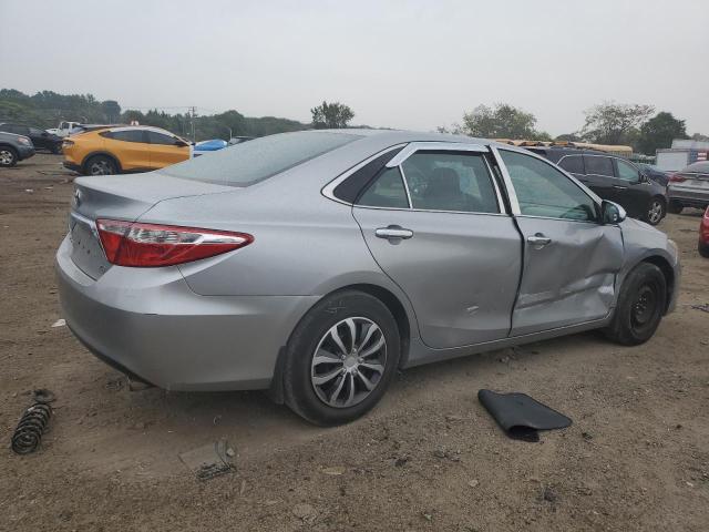 4T4BF1FK5FR477516 - 2015 TOYOTA CAMRY LE SILVER photo 3