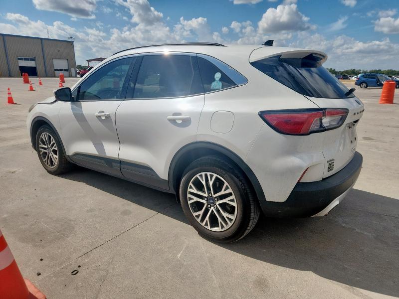 1FMCU0H67LUA31300 - 2020 FORD ESCAPE SEL WHITE photo 2