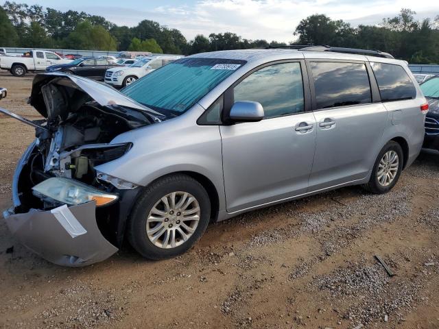 2011 TOYOTA SIENNA XLE, 
