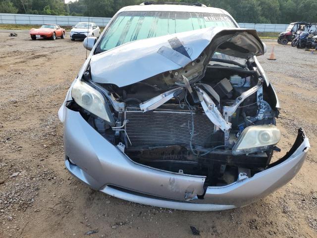 5TDYK3DCXBS047118 - 2011 TOYOTA SIENNA XLE ვერცხლისფერი ფოტო 5