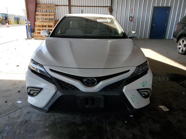 JTNB11HK0J3058767 - 2018 TOYOTA CAMRY L Beyaz fotoğraf 5