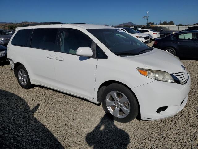 5TDKK3DC9FS534239 - 2015 TOYOTA SIENNA LE 白色 照片 4