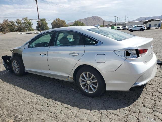 5NPE24AF1KH787685 - 2019 HYUNDAI SONATA SE Серебристый фото 2