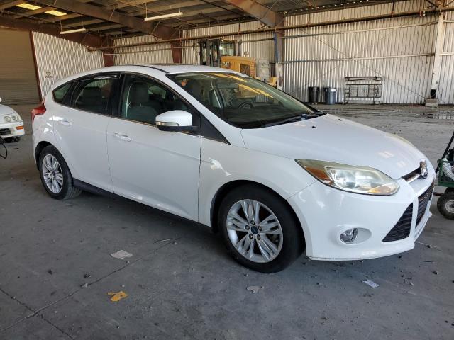 1FAHP3M2XCL339921 - 2012 FORD FOCUS SEL თეთრი ფოტო 4