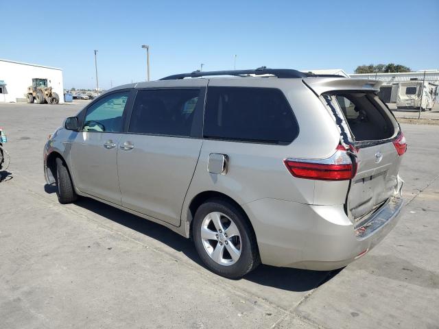 5TDKZ3DC1HS867498 - 2017 TOYOTA SIENNA LE ვერცხლისფერი ფოტო 2