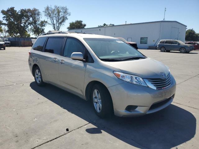 5TDKZ3DC1HS867498 - 2017 TOYOTA SIENNA LE ვერცხლისფერი ფოტო 4
