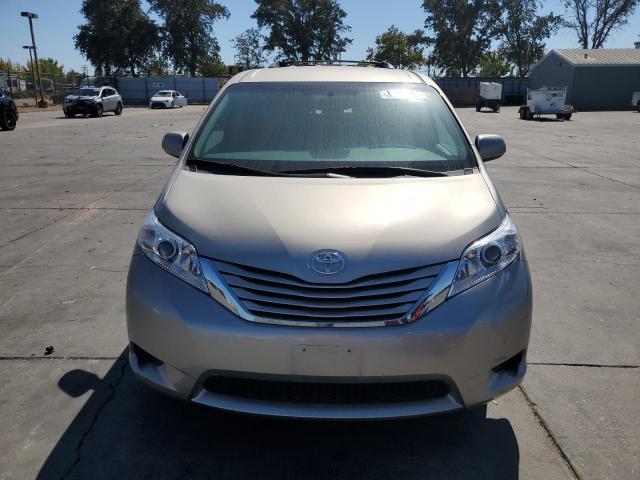 5TDKZ3DC1HS867498 - 2017 TOYOTA SIENNA LE ვერცხლისფერი ფოტო 5