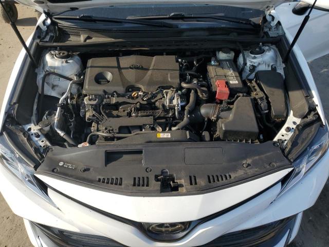 4T1B11HK3JU132452 - 2018 TOYOTA CAMRY L თეთრი ფოტო 11